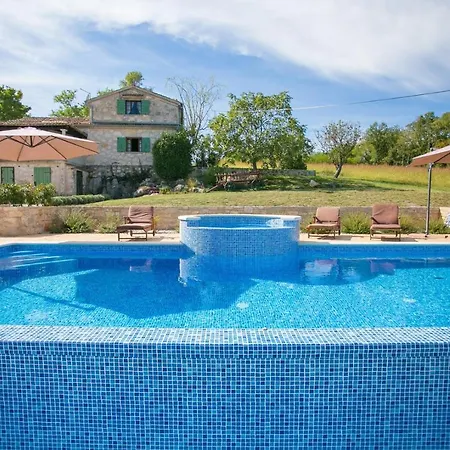 Unique Bosket With Pool And Jacuzzi Surrounded By Nature Βίλα Vižinada
