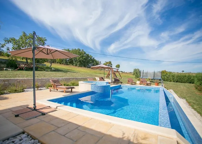 Villa Unique Bosket With Pool And Jacuzzi Surrounded By Nature Vižinada